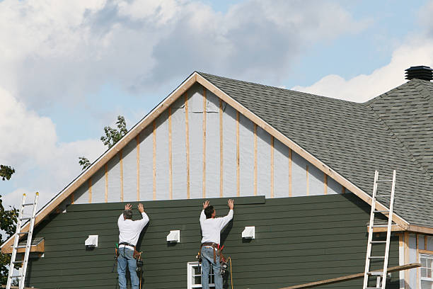 Professional Siding technician working in Newport, NC